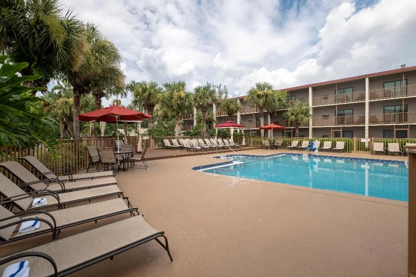 Red Roof Plus & Suites Naples OUTDOOR_POOL