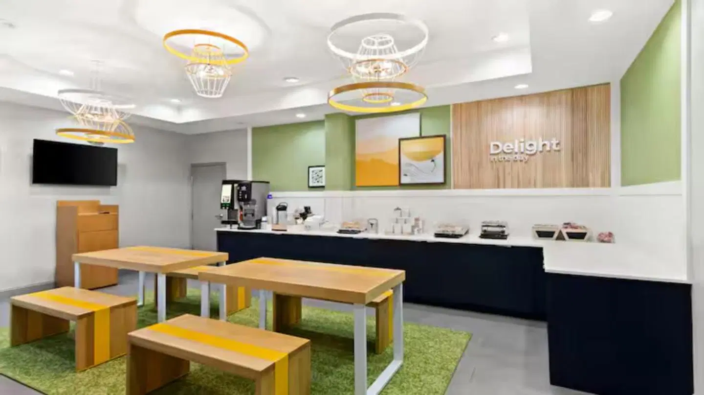 Spark by Hilton Panama City Beach Bar