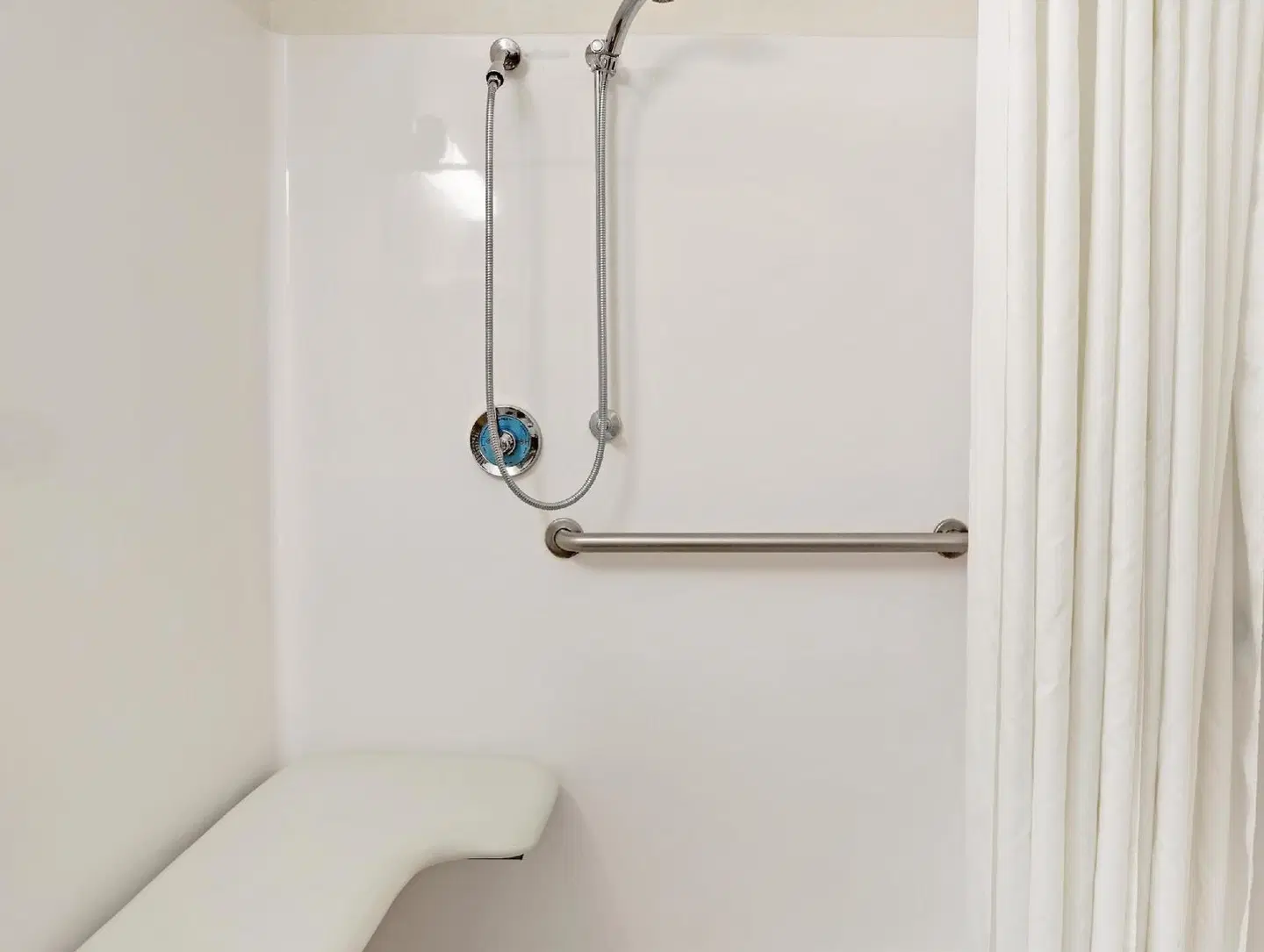 Super 8 Jacksonville South Badezimmer