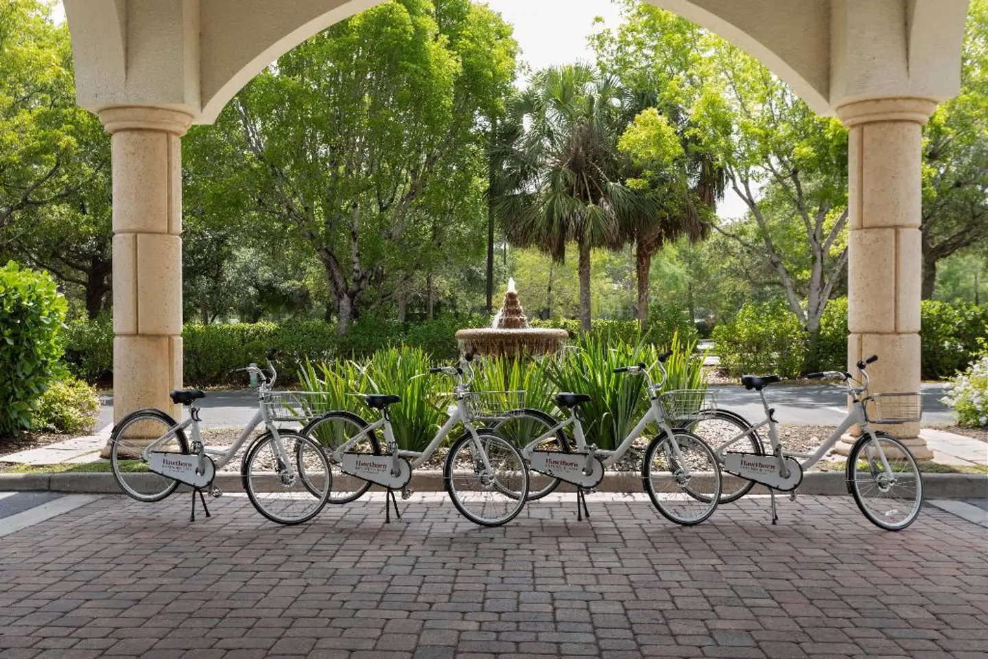 Hawthorn Suites by Wyndham Naples Terrasse