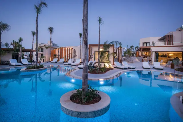 Noble Hotel Suites OUTDOOR_POOL