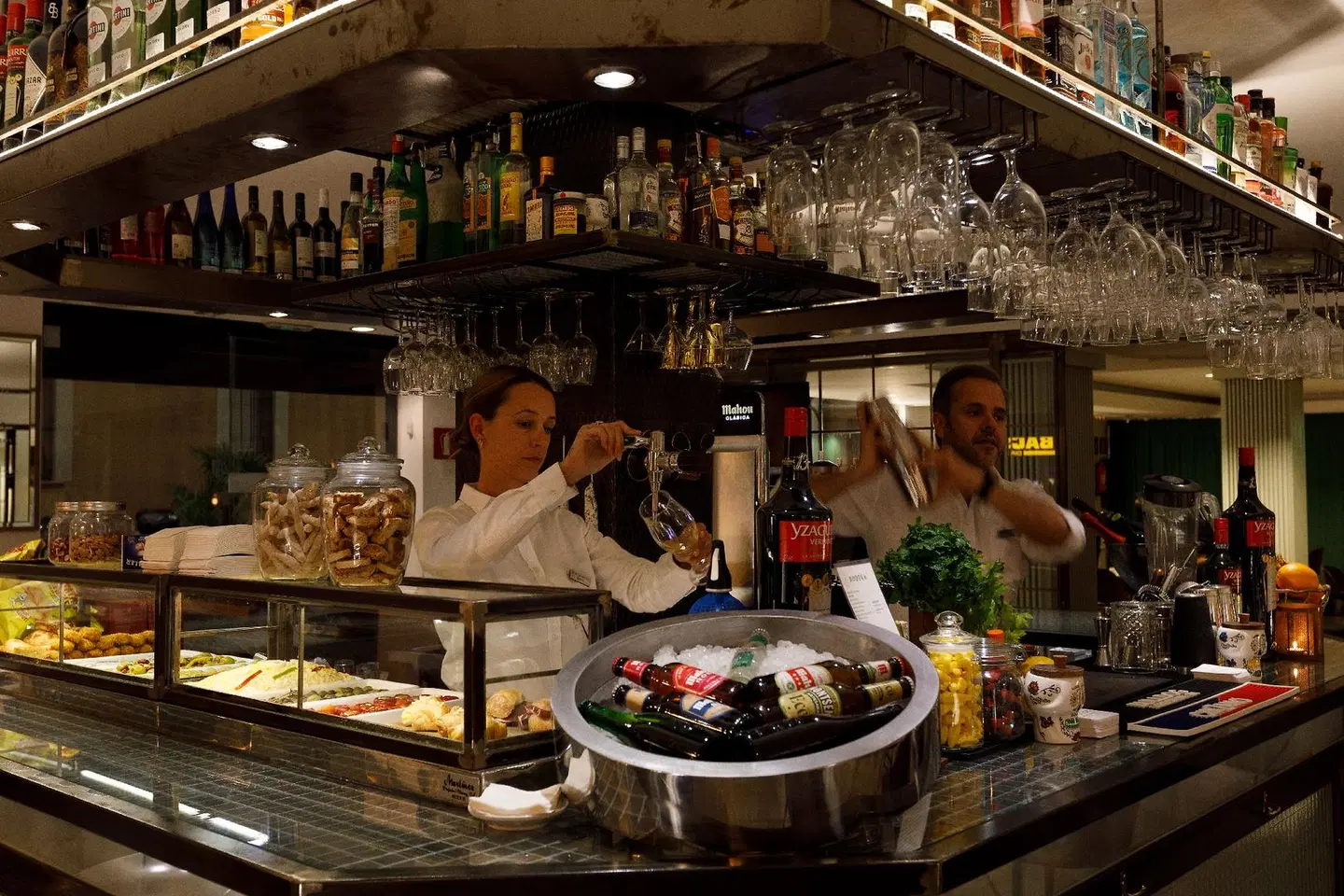 Aparthotel Mariano Cubi Barcelona Bar