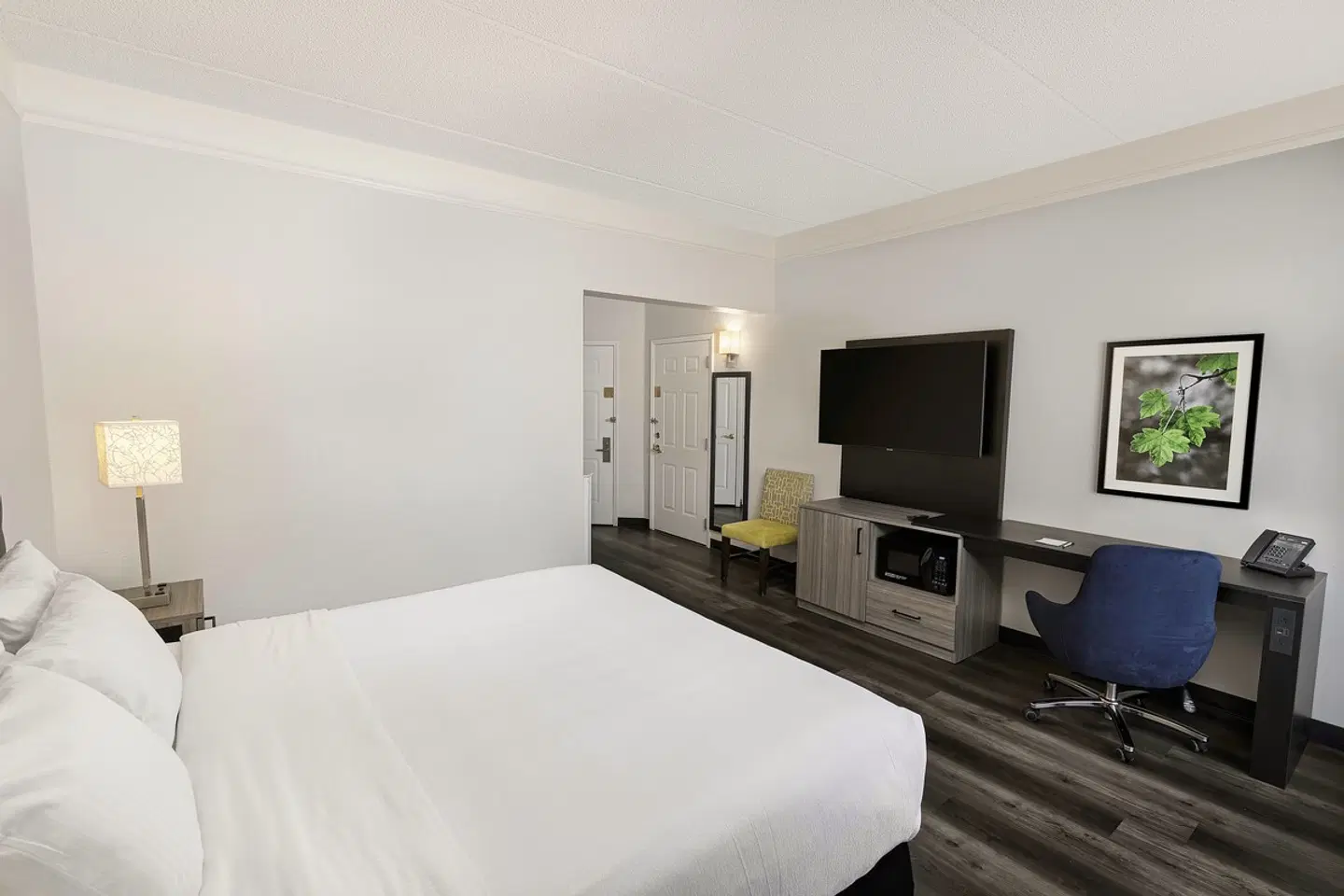 La Quinta Inn & Suites Miami Airport West ROOM_EXAMPLE