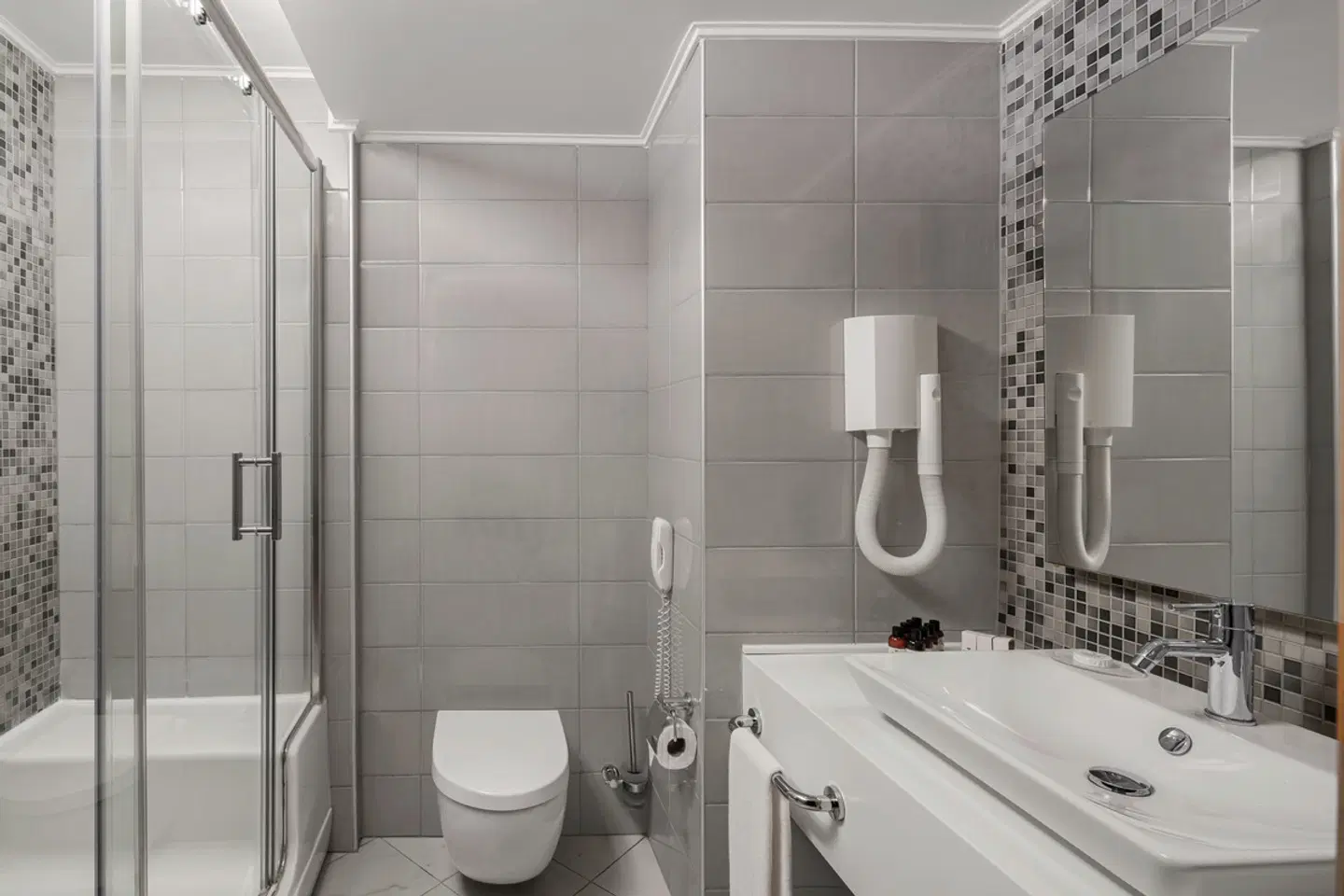 Papillon Ayscha Badezimmer