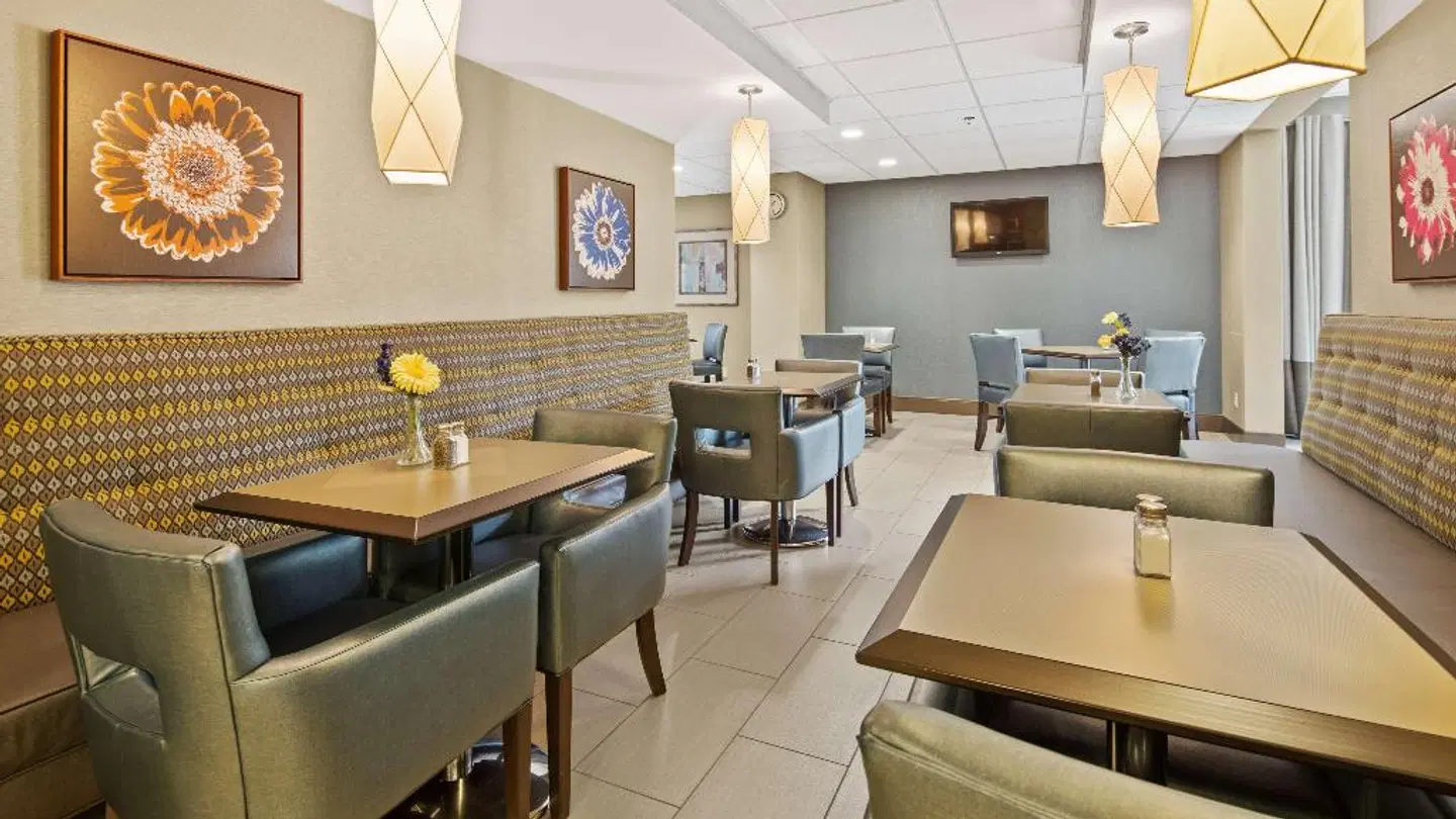 Best Western Plus Tallahassee North Bar