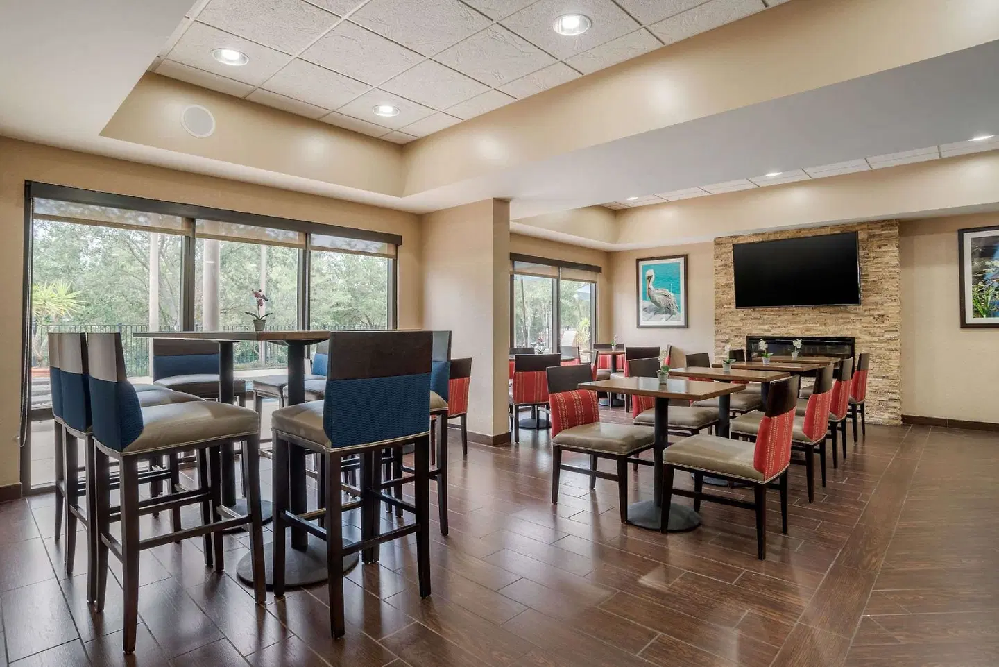 Comfort Suites Tallahassee Bar