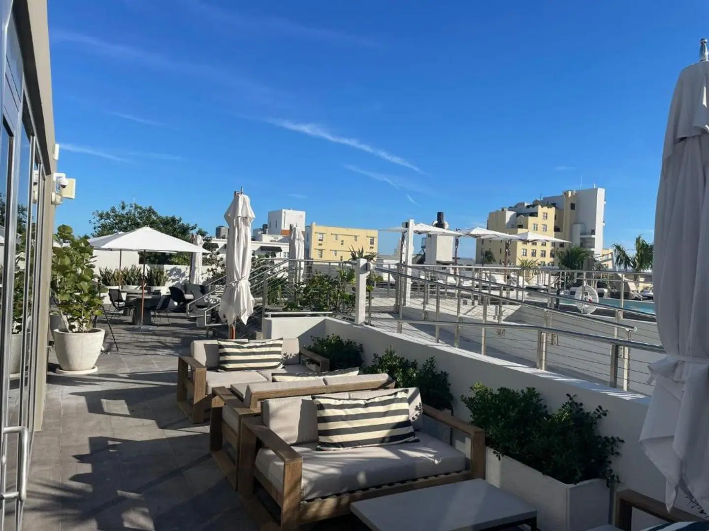 Nassau Suite Hotel Terrasse