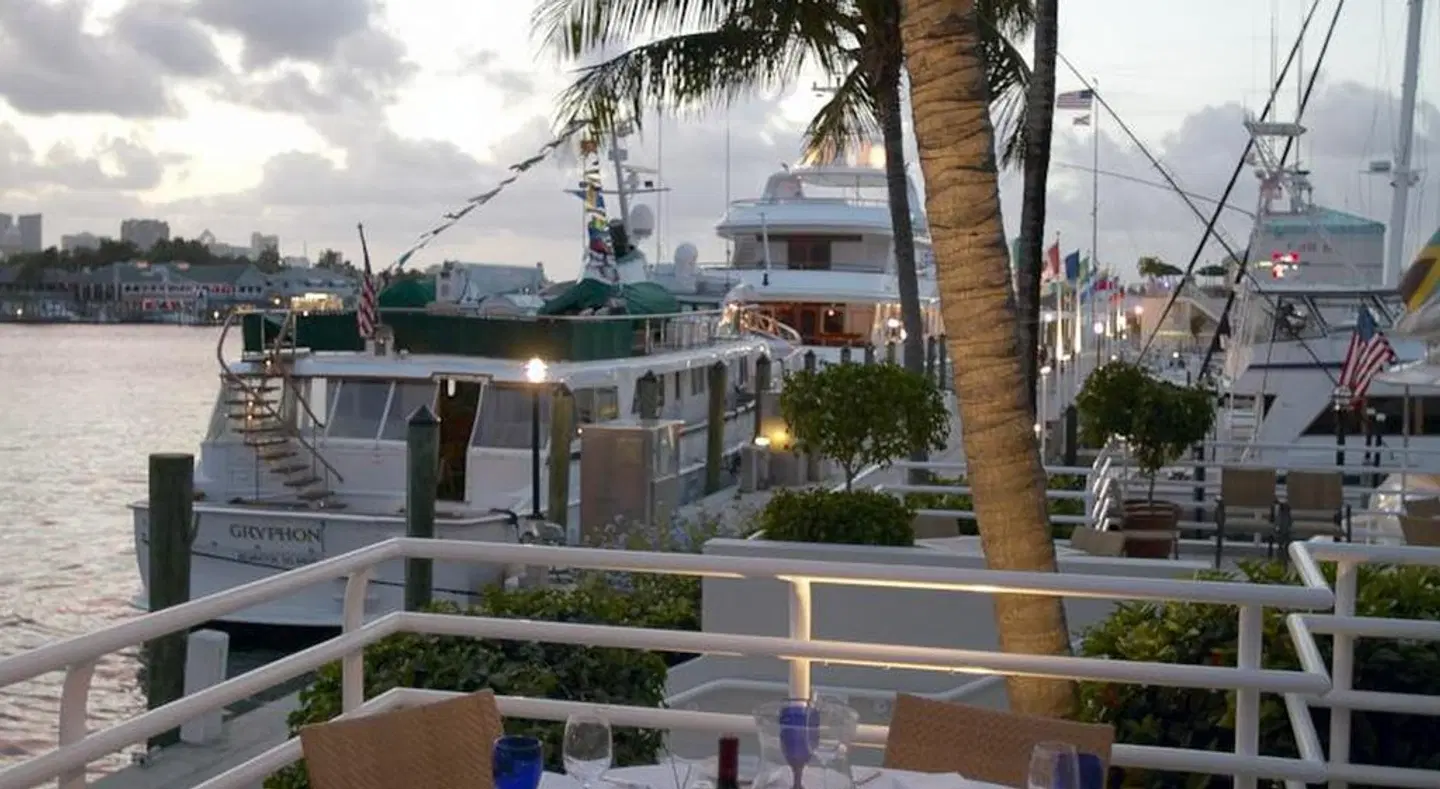 Pier Sixty-Six Hotel and Marina Terrasse