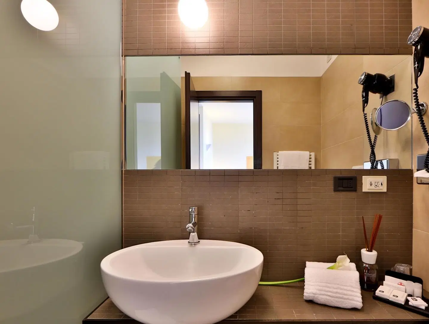 Best Western Plus Hotel Farnese Badezimmer