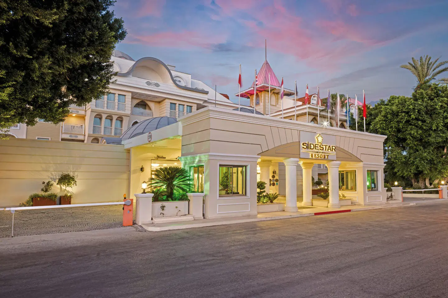 Side Star Resort EXTERIOR