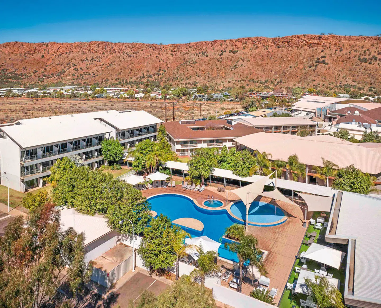 Crowne Plaza Alice Springs Lasseters EXTERIOR
