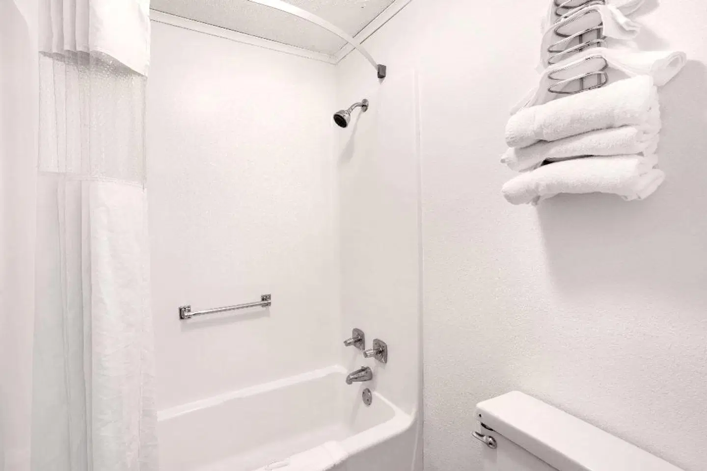 Howard Johnson Express Inn - Wilmington Badezimmer