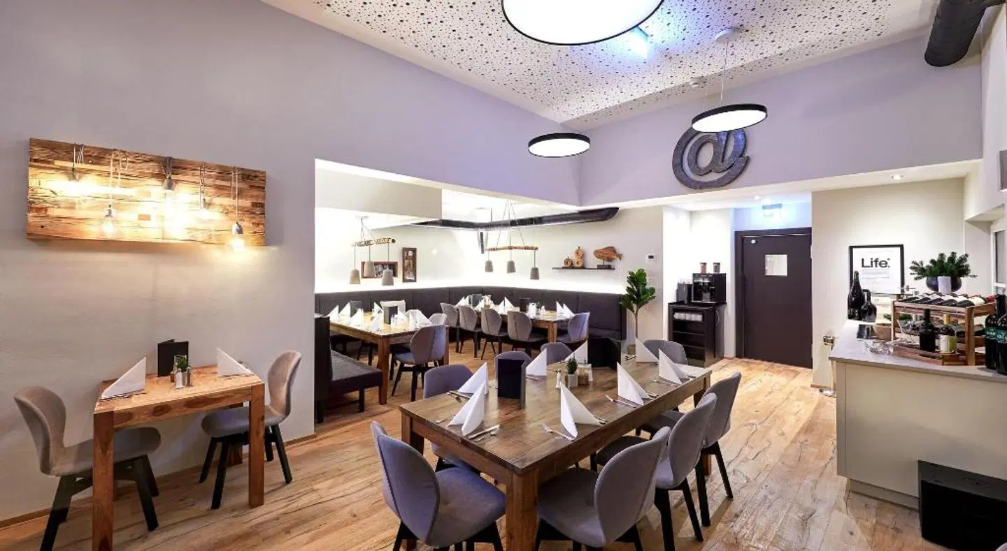 Two Timez Boutique Hotel Restaurant