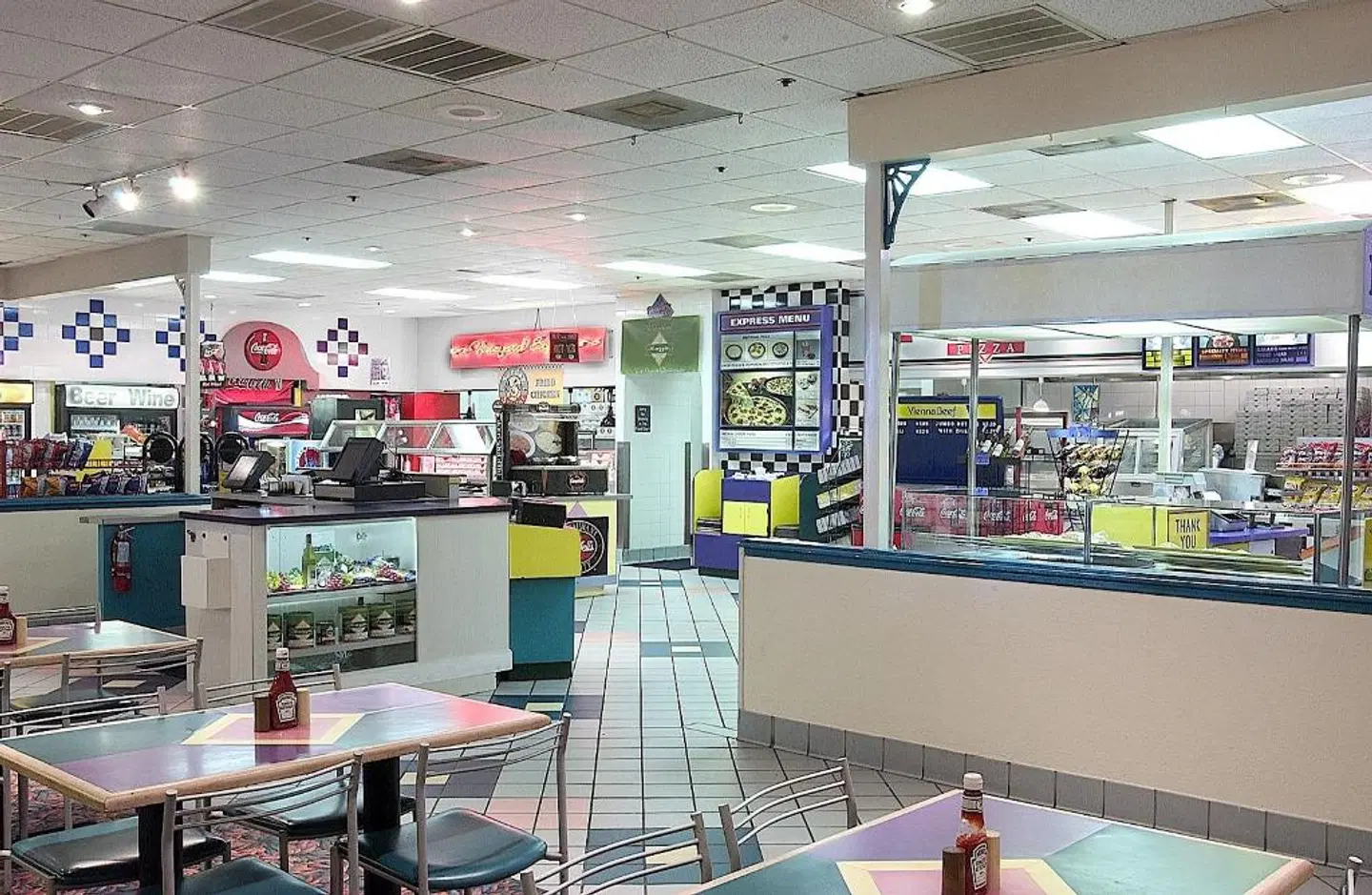 Seralago Hotel & Suites Main Gate East Bar