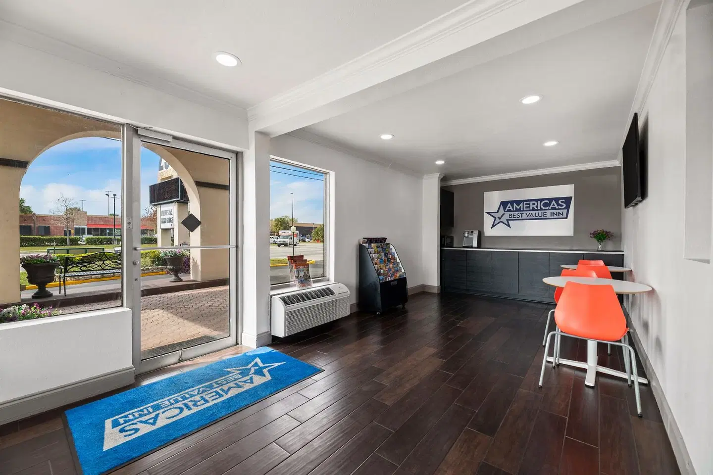 Howard Johnson by Wyndham Airport Florida Mall SPORTS_AND_LEISURE