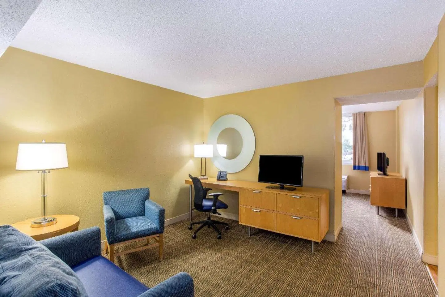 La Quinta Inn & Suites by Wyndham Sarasota Downtown ROOM_EXAMPLE