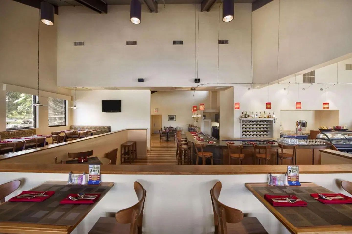 Ramada by Wyndham West Palm Beach Airport Bar