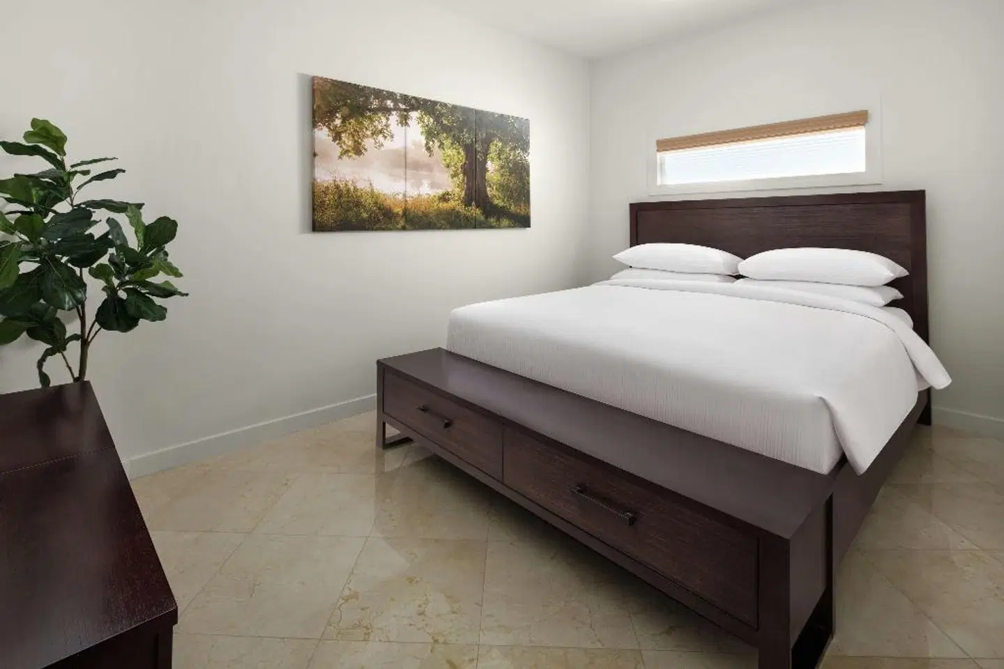 DoubleTree by Hilton Grand Hotel Biscayne Bay ROOM_EXAMPLE