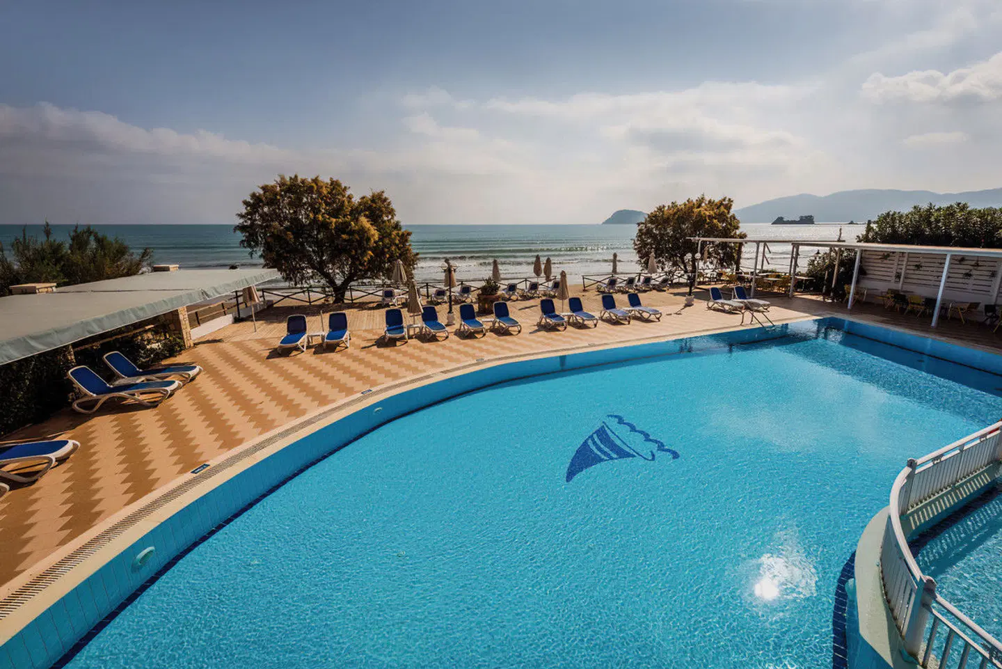 Mediterranean Beach Resort OUTDOOR_POOL