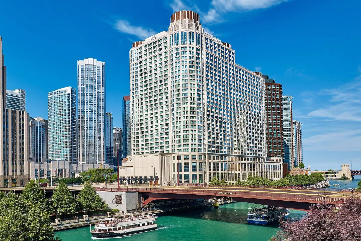 Sheraton Grand Chicago EXTERIOR