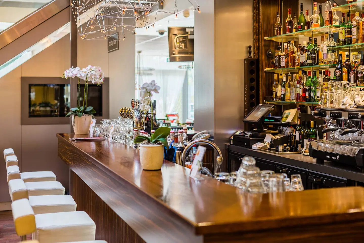 Avalon Hotel Restaurant