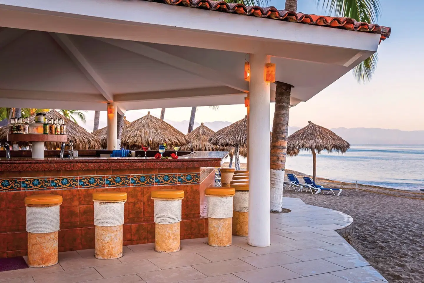 Crown Paradise Club Puerto Vallarta Bar