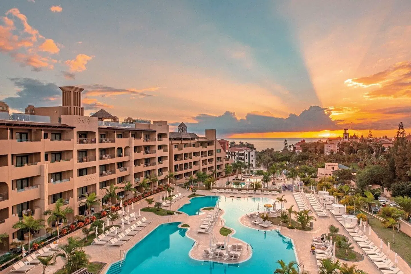 GF Victoria OUTDOOR_POOL