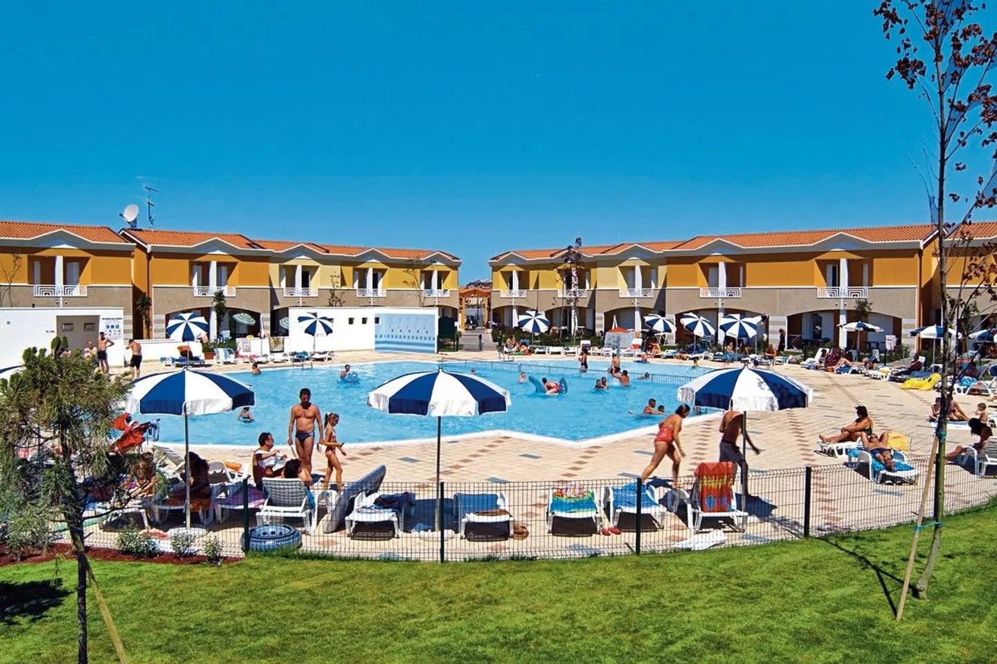 Villaggio Le Acacie OUTDOOR_POOL