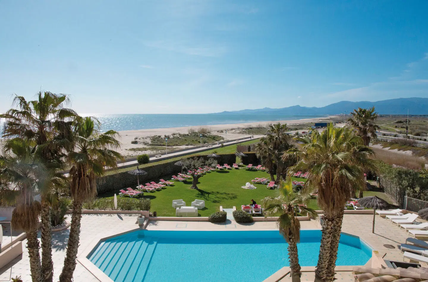 Les Flamants Roses OUTDOOR_POOL