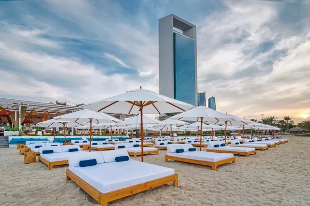 Radisson Blu Hotel & Resort Abu Dhabi Corniche OUTDOOR_POOL