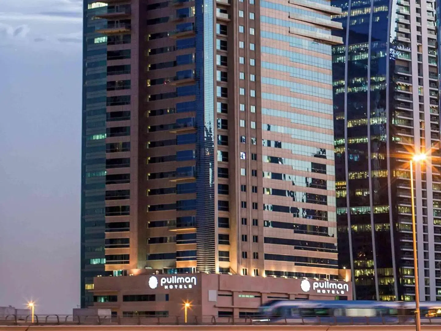 Pullman Dubai Jumeirah Lakes Towers - Hotel & Residence EXTERIOR
