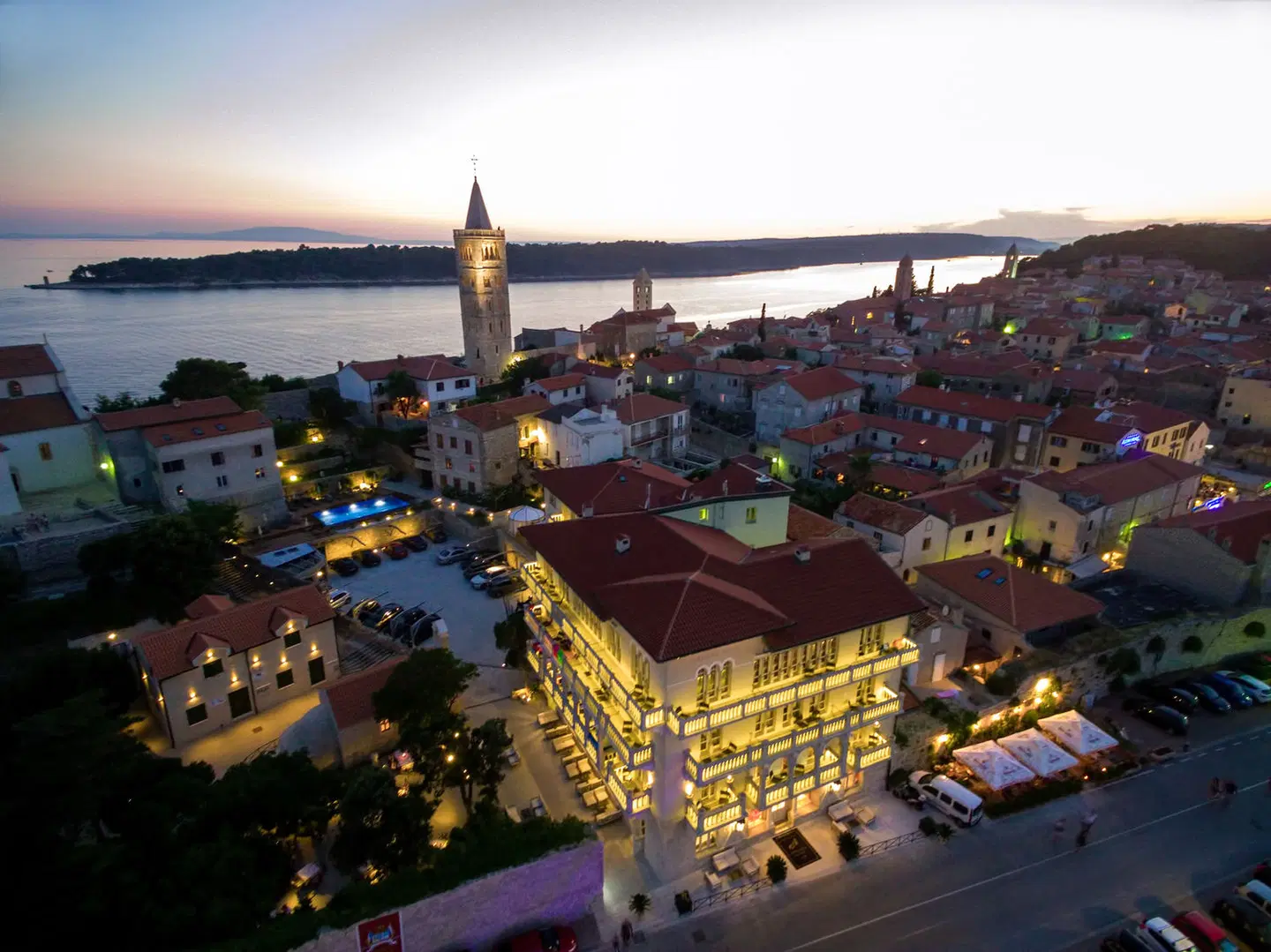 Arbiana Hotel EXTERIOR