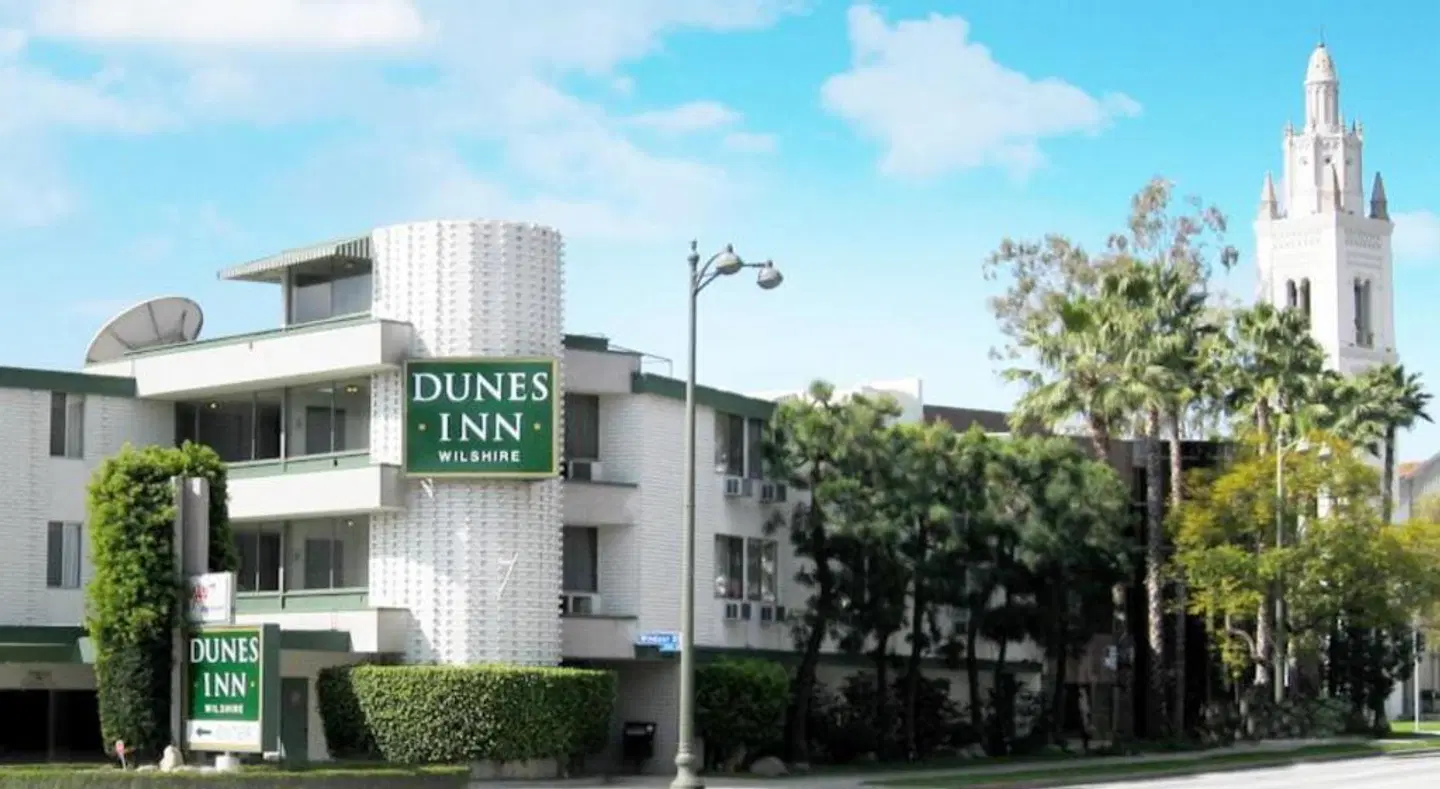 Dunes Inn - Wilshire EXTERIOR
