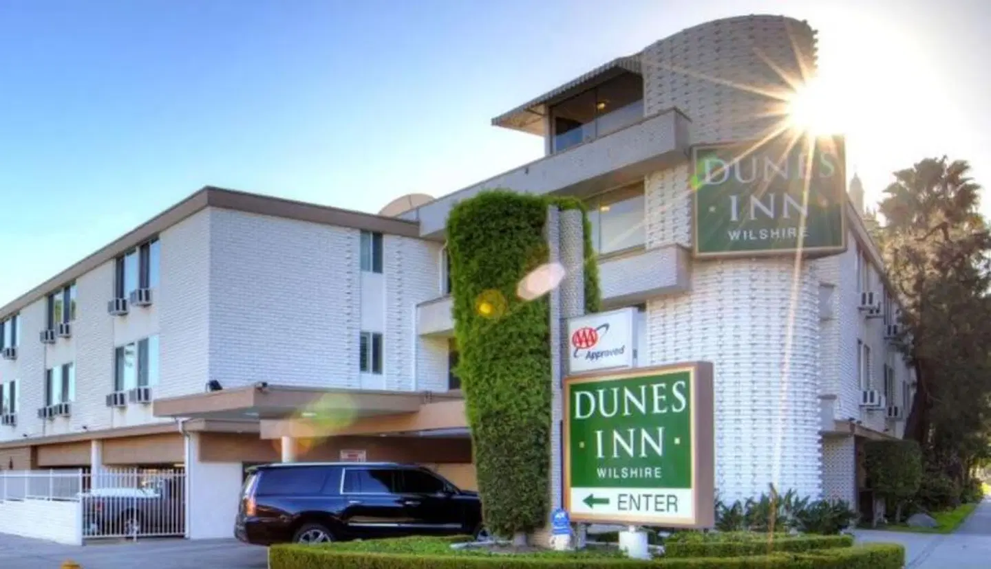 Dunes Inn - Wilshire EXTERIOR