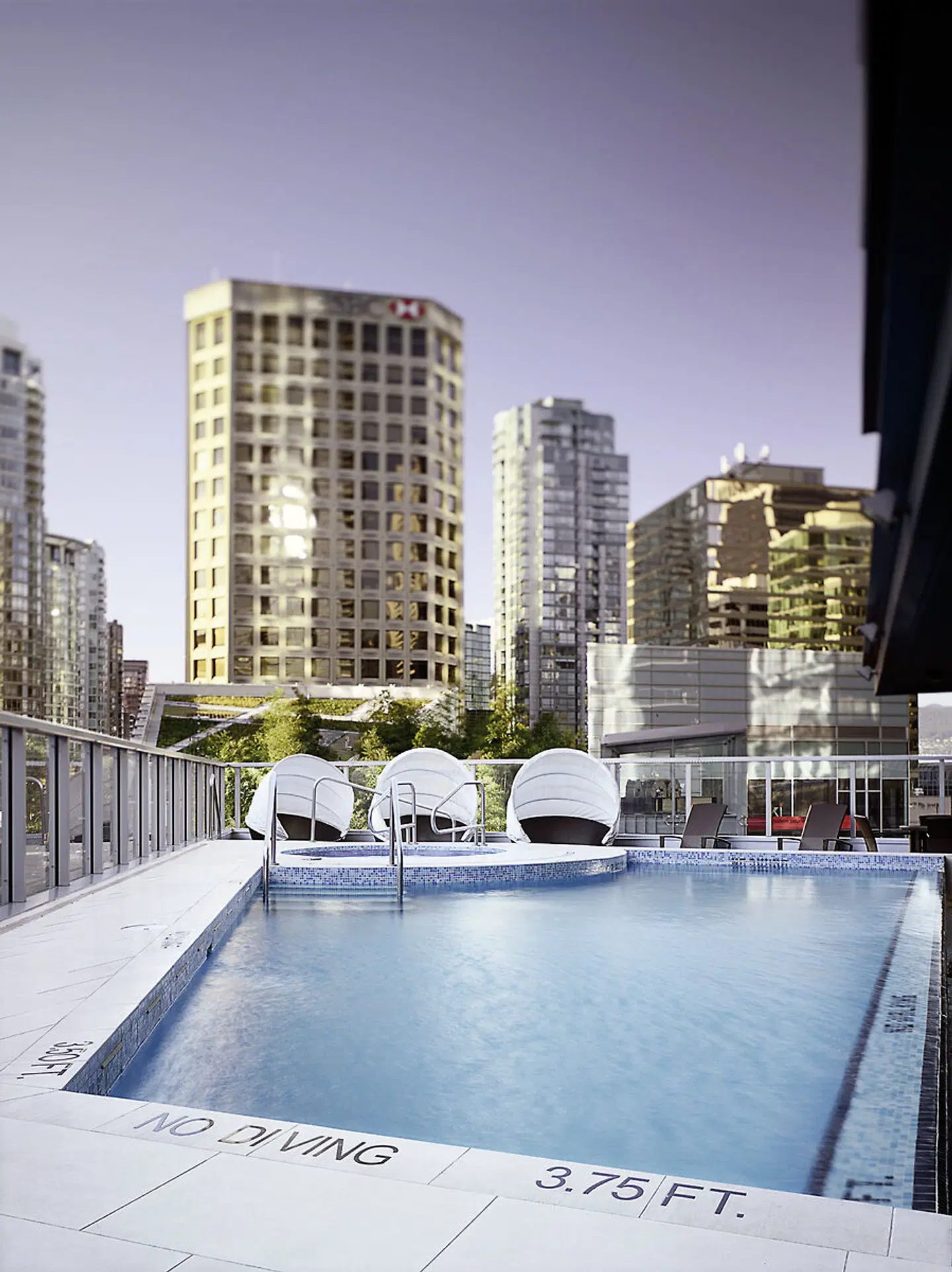 Shangri-La Hotel Vancouver OUTDOOR_POOL
