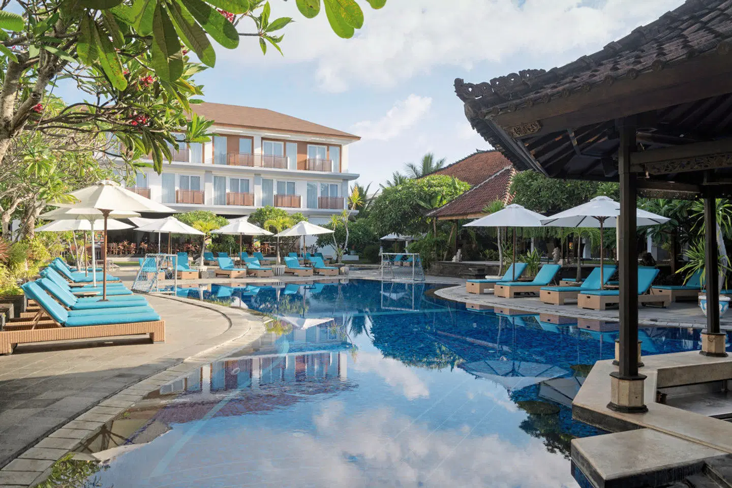Kuta Beach Club Hotel OUTDOOR_POOL