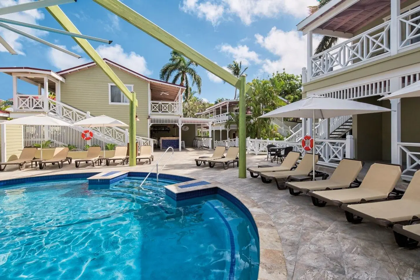 Pineapple Beach Club OUTDOOR_POOL