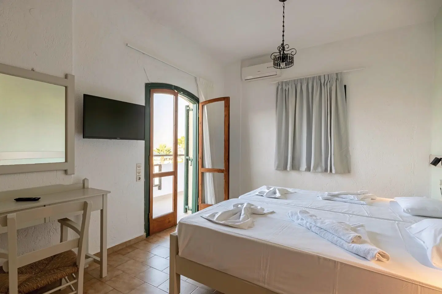 Paloma Garden & Corina ROOM_EXAMPLE