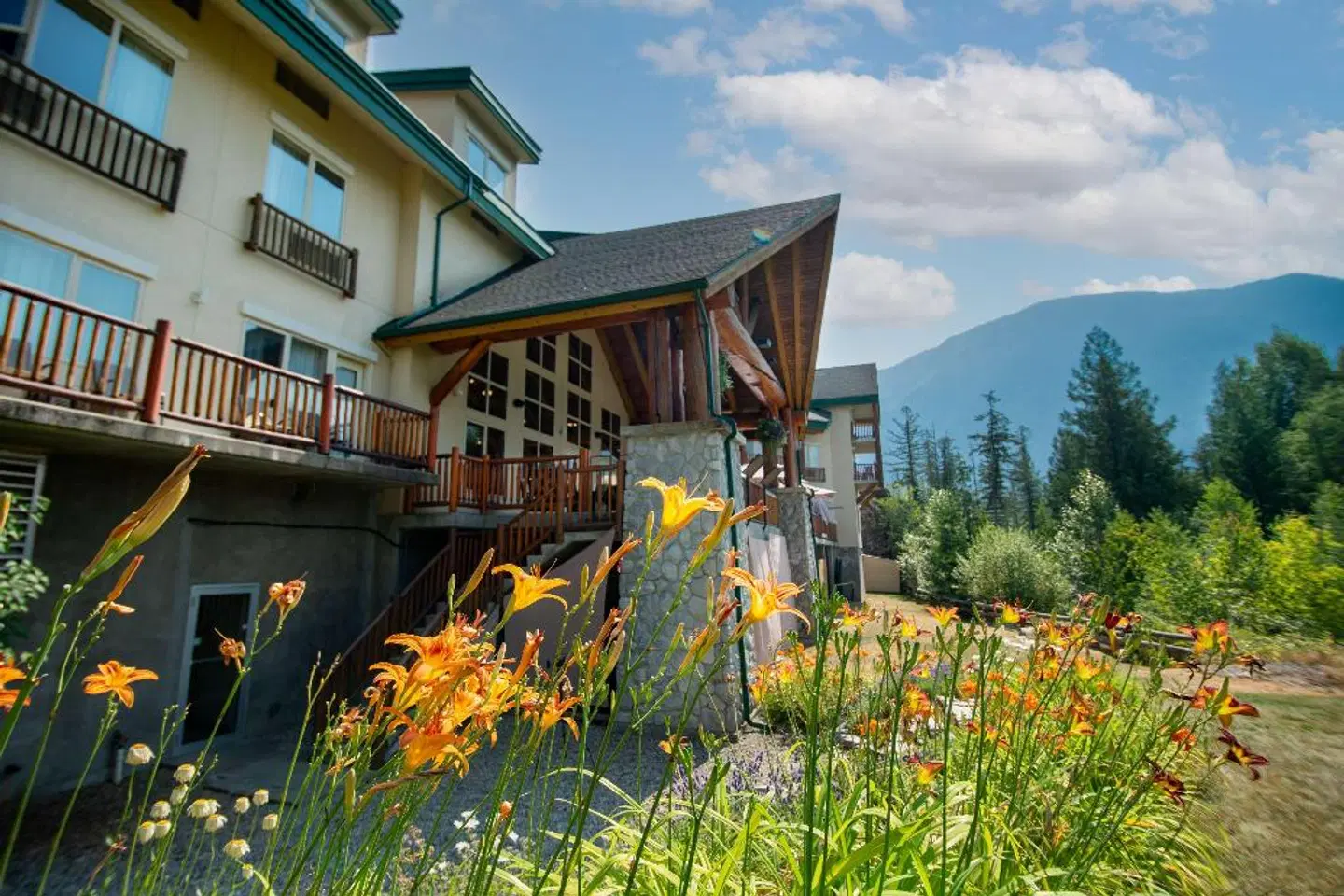 Coast Hillcrest Hotel EXTERIOR