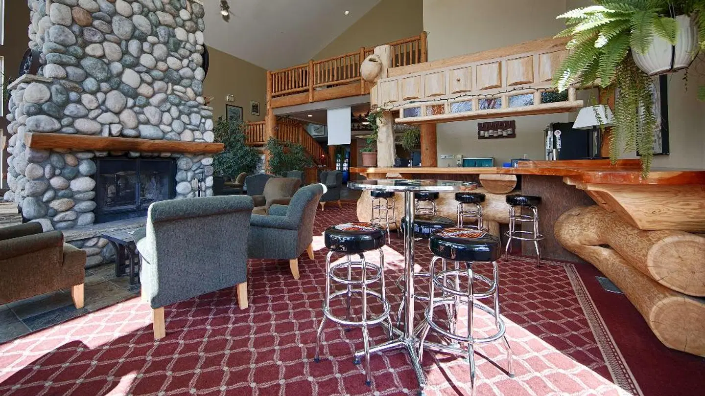 BEST WESTERN PLUS Valemount Inn & Suites Bar
