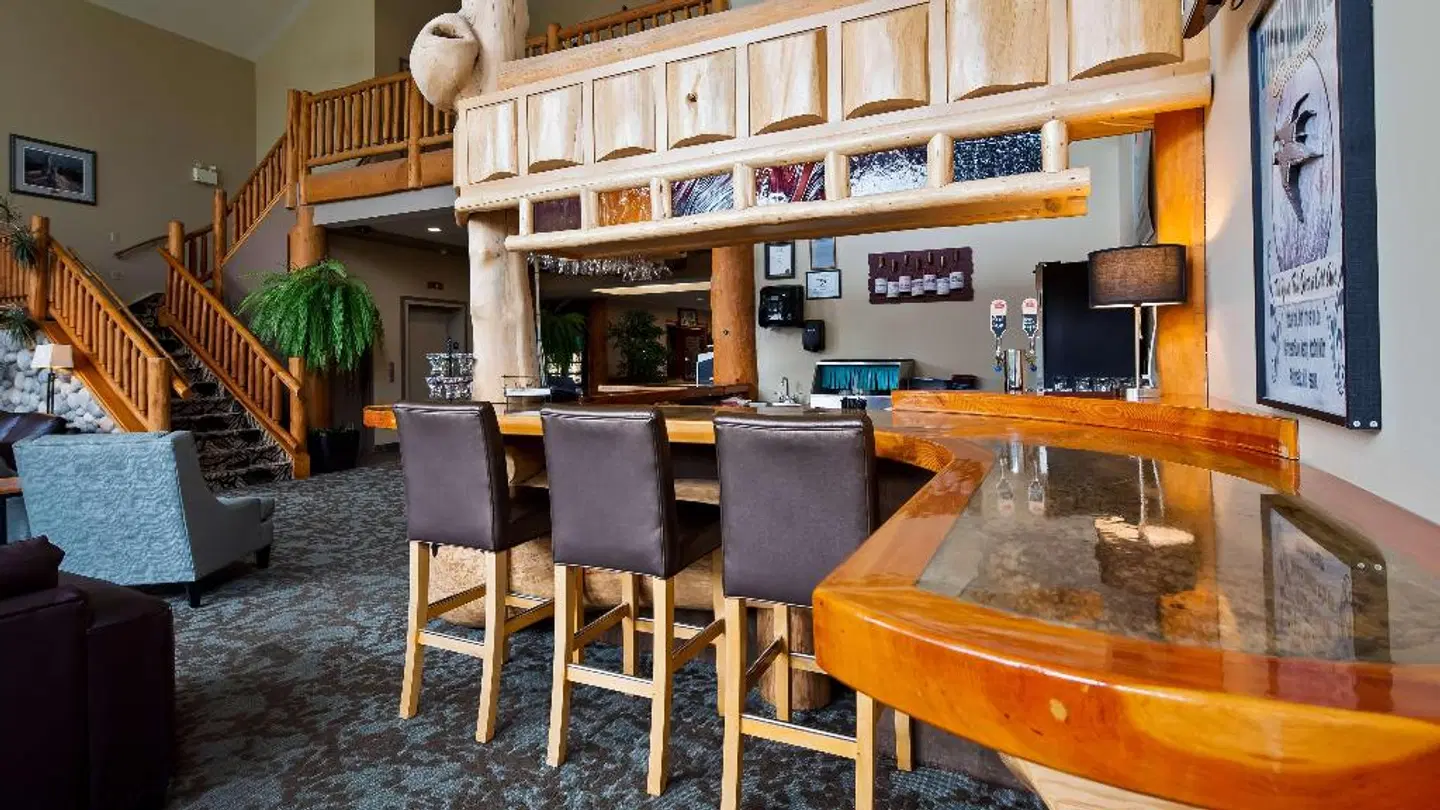 BEST WESTERN PLUS Valemount Inn & Suites Bar