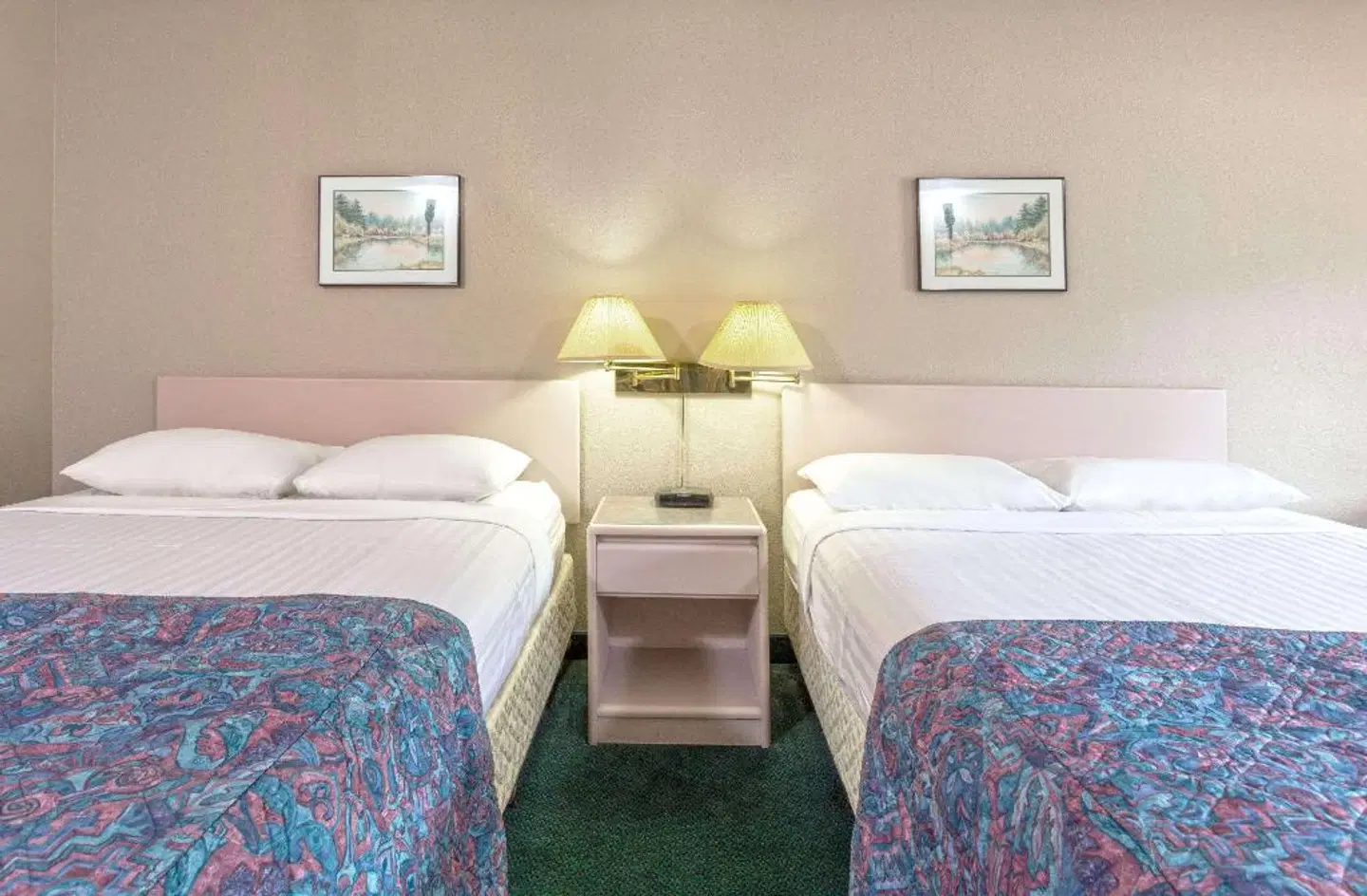 Super 8 by Wyndham Golden ROOM_EXAMPLE