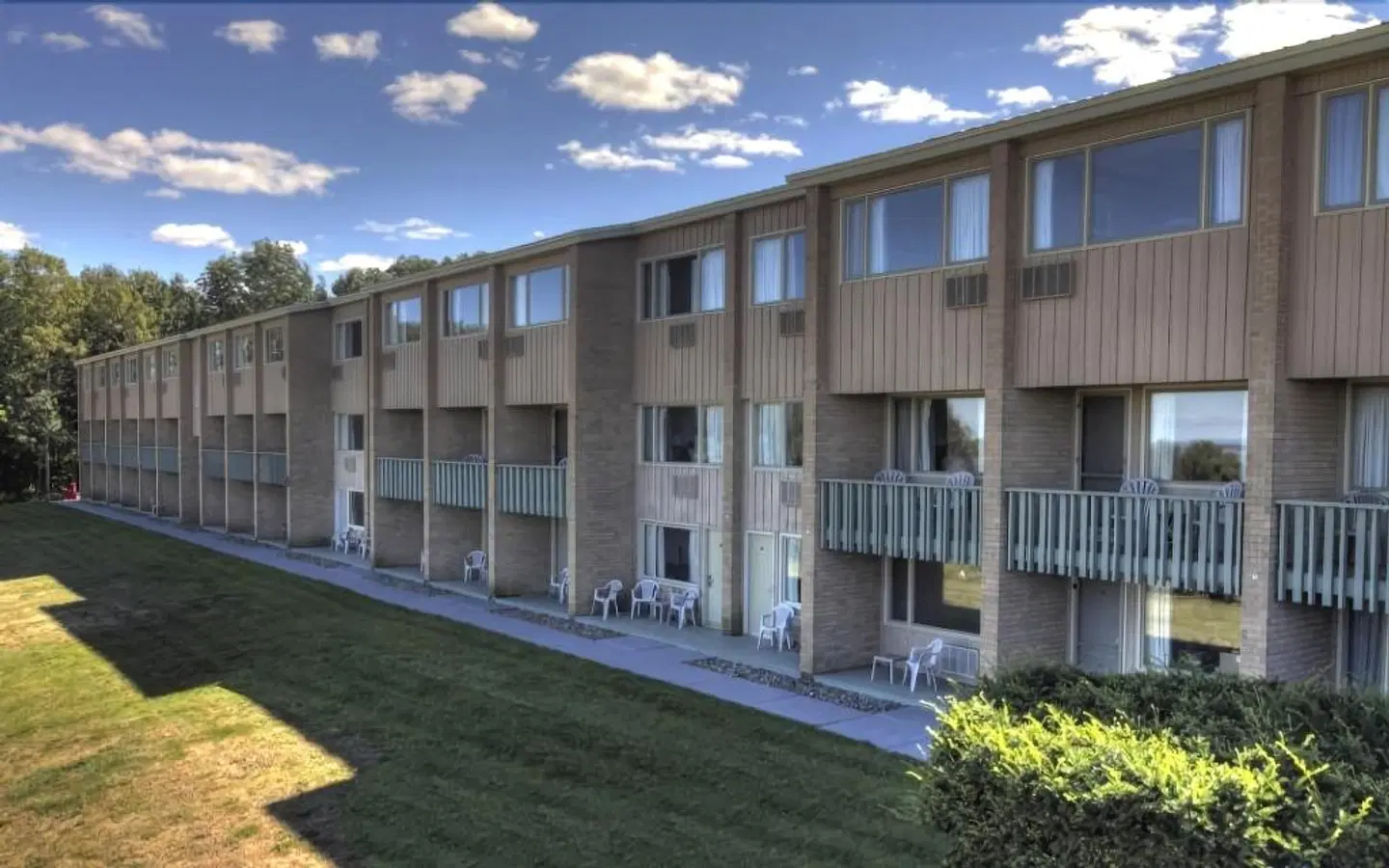 Old Orchard Inn Resort and Spa EXTERIOR