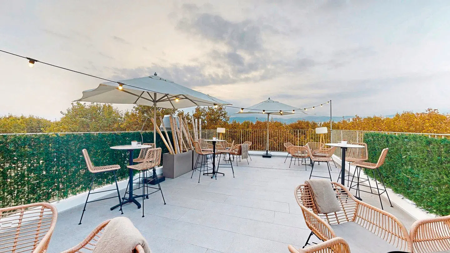 Nivia Born Boutique Terrasse