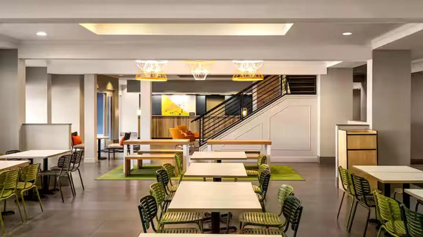 Spark by Hilton at Universal Blvd LOUNGE_LOBBY