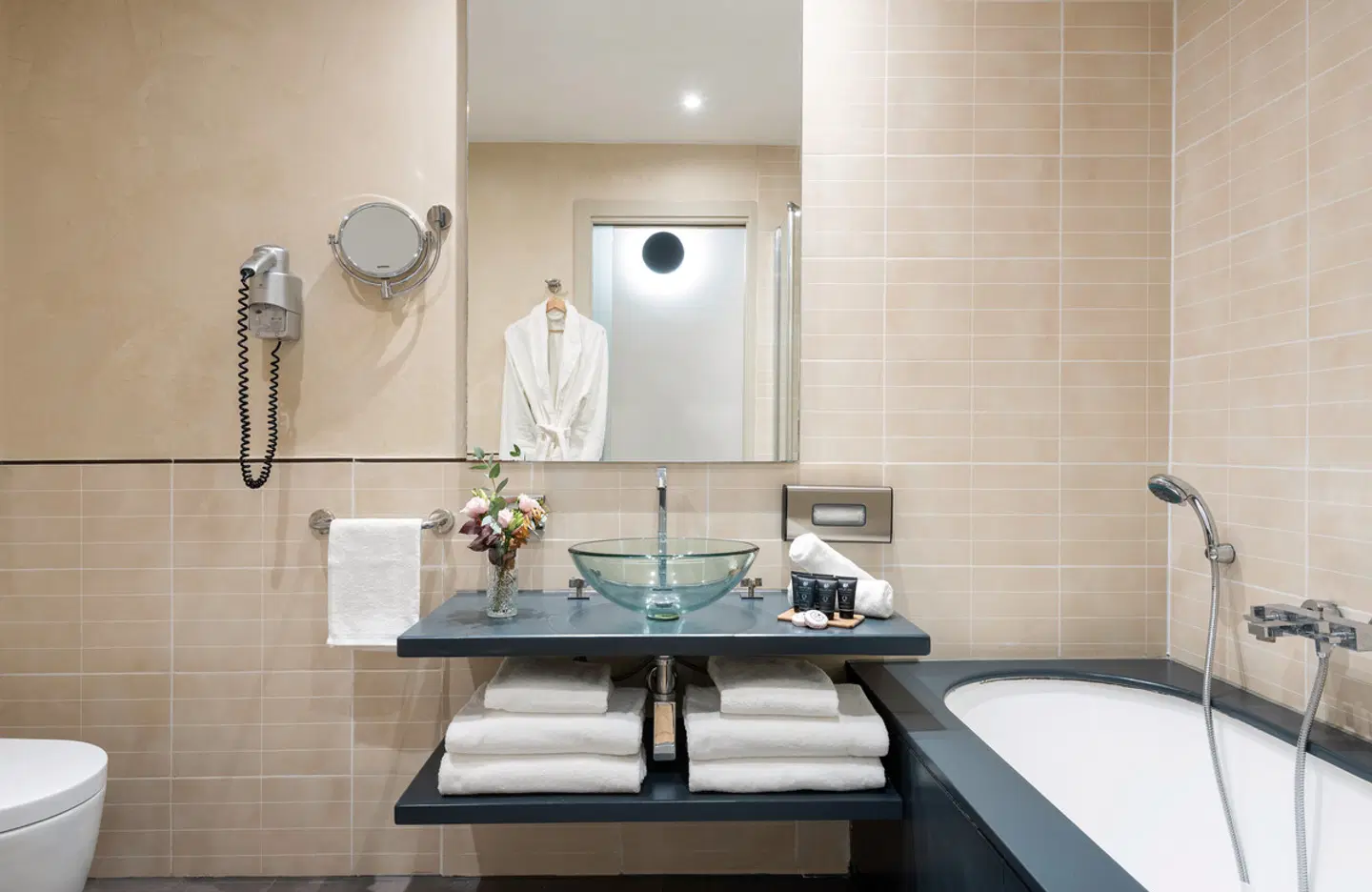 Leonardo Boutique Hotel Rome Badezimmer