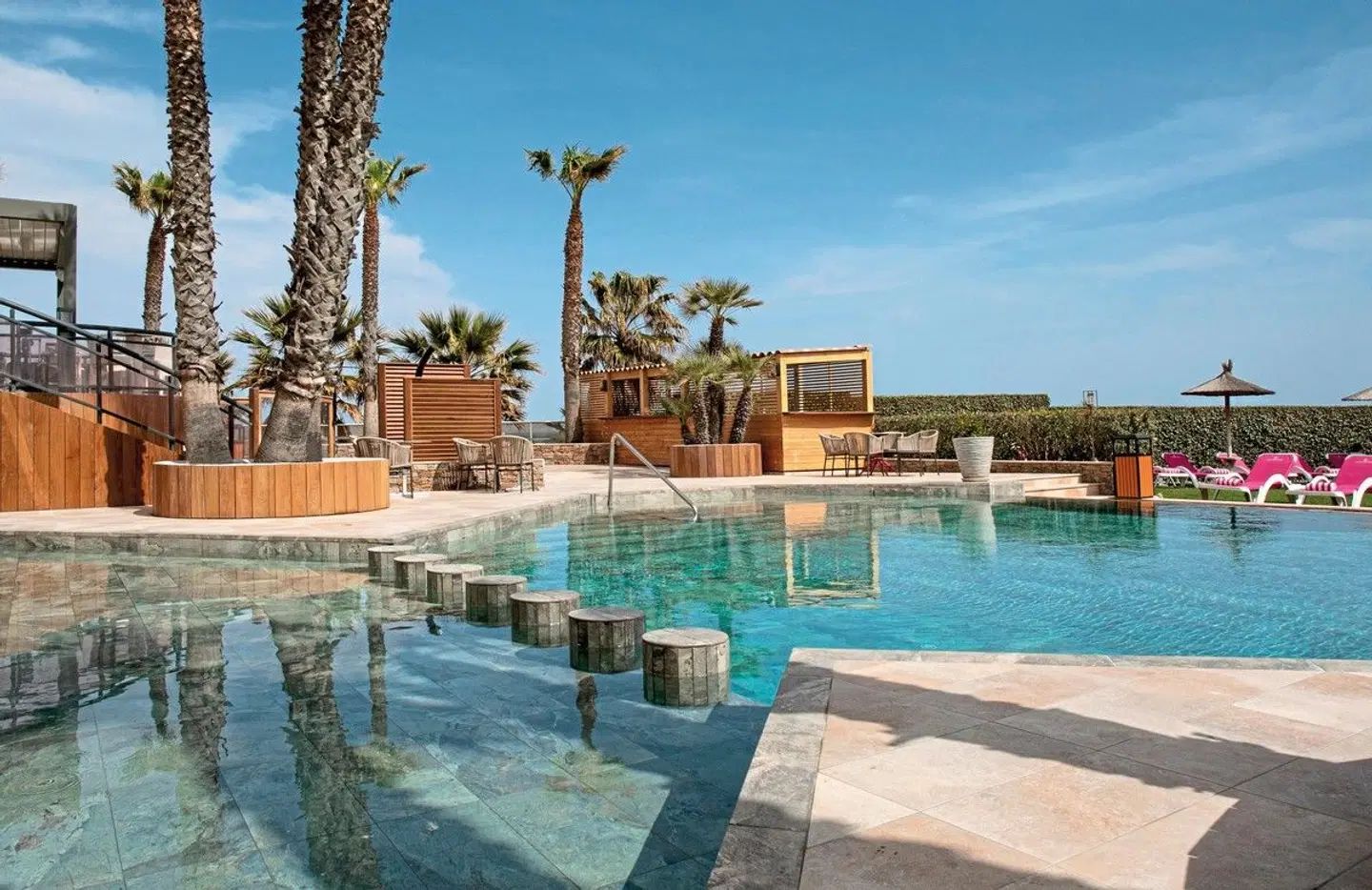 Les Flamants Roses OUTDOOR_POOL