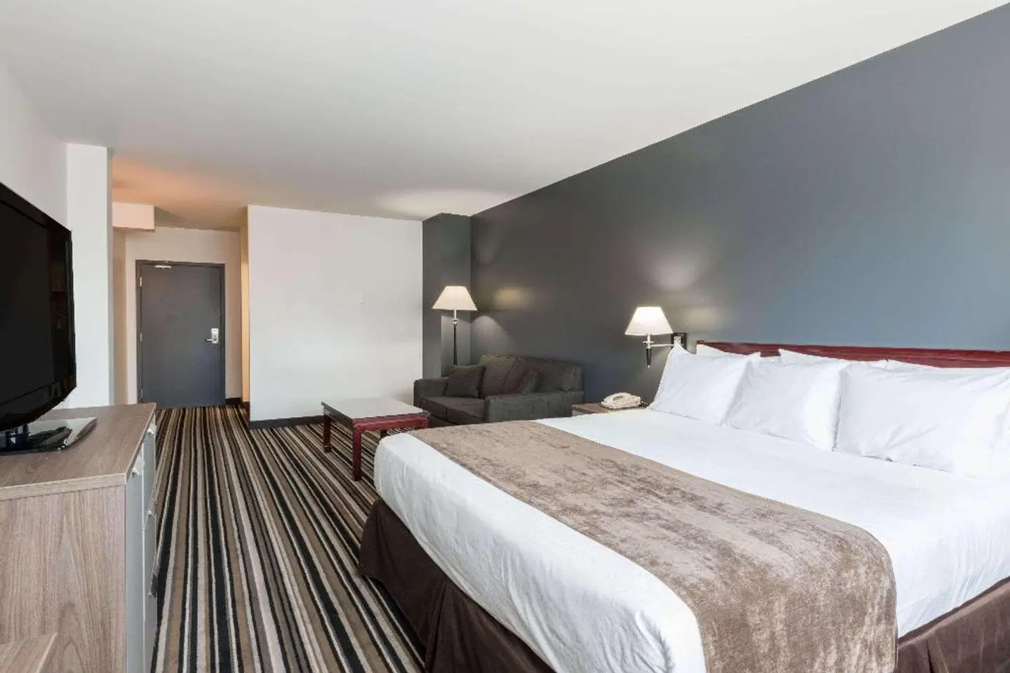 Super 8 by Wyndham Downtown Toronto ROOM_EXAMPLE