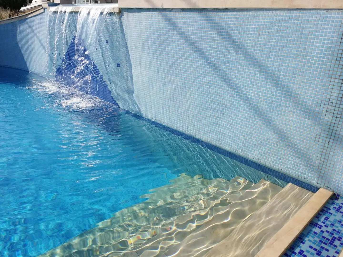 Carisa Maleme Hallenbad