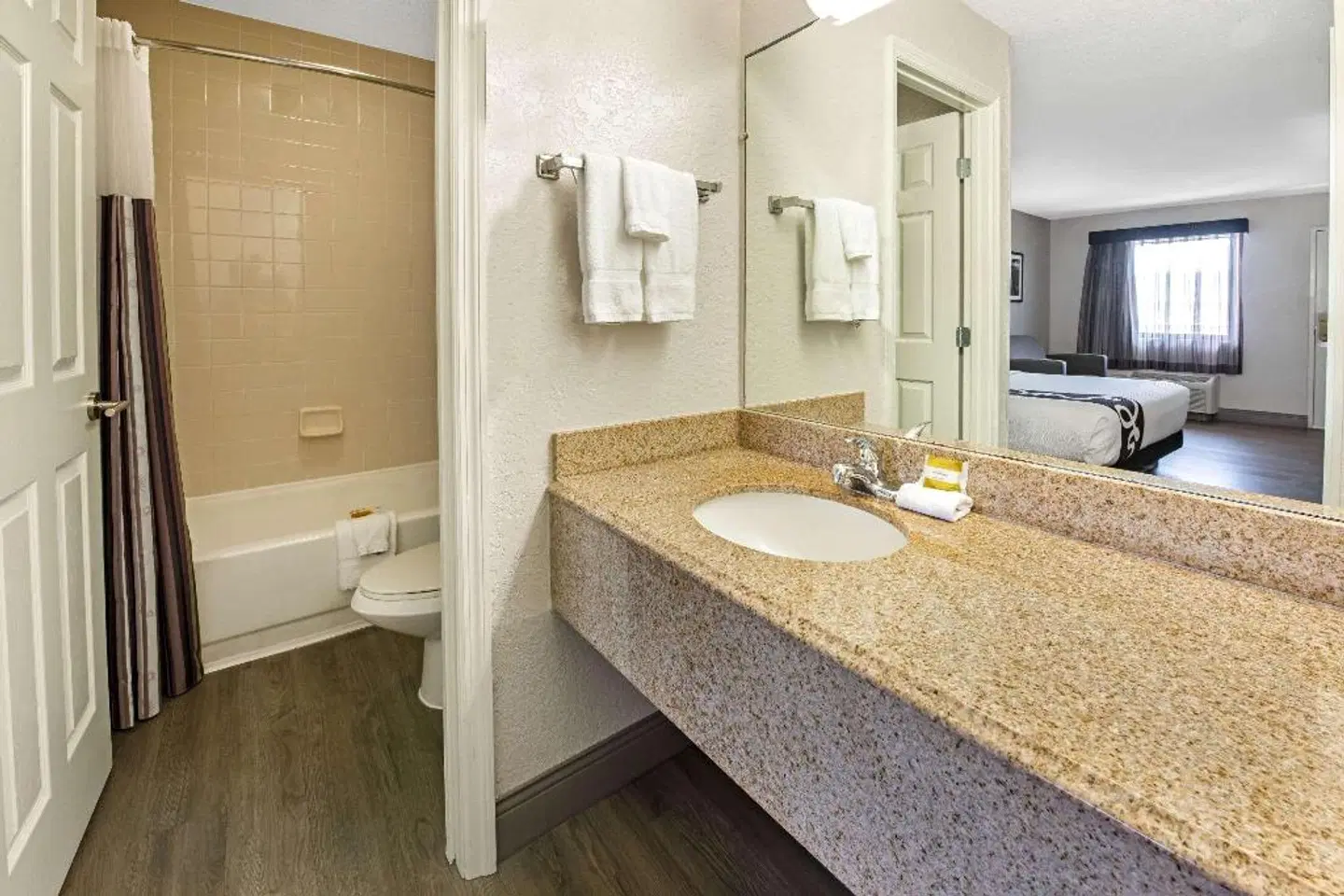La Quinta Inn West Palm Beach - City Place Badezimmer